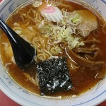 喜八 - ニンニク大辛ラーメン。醤油ラーメン＋すりおろしニンニク＋唐辛子＋生卵。多分。