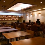 有楽町カフェ＆ダイニング バイ　ロイヤル - 圧迫感のない広々喫煙ルーム