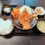 Tsukubaya - お昼一番人気とんかつ定食