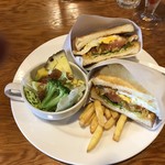 YUMEICHI - 週替わりランチ（この日はトマトと目玉焼きとカレーのサンド、サラダドリンク付き） @750