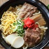 東江そば - 料理写真:東江そばは、三種類のお肉が一度に味わえる贅沢な逸品!!
麺職人が独自の配合で作った自家製のもちもち生麺
国産の昆布・鰹節をふんだんに使用した一番だしスープ
じっくりと時間をかけて秘伝のタレで煮込んだ柔らかいお肉が
三位一体となった沖縄そばです！