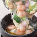 芳喜楼 - 料理写真:小海老のあんかけやきそば