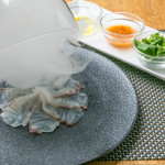 Original instant-smoked live sea bream carpaccio sent directly from the market