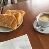 Nuova Caletta Beach - 料理写真:Focaccia と cappuccino