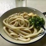 増井米穀店 - かけうどん200円
茹でたてなら少し硬さのある麺
出汁は優しい塩分で少し薄口