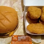 マクドナルド - チーズバーガーとナゲット