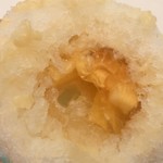 中に寒天で固められたパイナップルが入っている