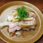 鳥田中 - お通し　地鶏のたたき