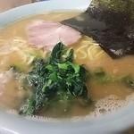 ラーメン六角家 - ラーメン(中)・麺固いめ・脂多いめ