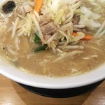 椿ラーメンショップ - 炒め野菜の旨味が効いてる旨いスープ