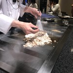 大淀河畔 みやちく - チャーハン調理中