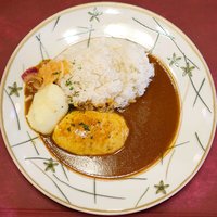 シェ・イノ - クネル（魚介、鶏を使ったムース）を添えた海老のフォンカレー 1000円