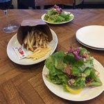 シチノカフェ&ピッツァ - 2018年6月。サラダとポテト。