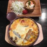 メンチカツバーガー屋 三茄子 - 和牛もつのカレードリア