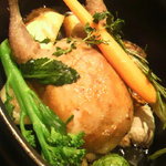 レストラン バカール - ド～ン！とメインはブルターニュ産うずらにワイルドライスを詰めた丸ごとロースト ポルト酒薫るソース