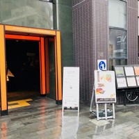 宗胡 - ファミマ横、オレンジのエントランス！