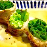 博多串焼き バッテンよかとぉ - 「万能ネギの豚肉巻き」(仮称)。裏返してみたところ。こっちの方がビジュアル的にはいいような。