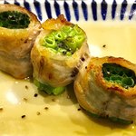 博多串焼き バッテンよかとぉ 鶴橋店 - 「万能ネギの豚肉巻き」(仮称)。配膳時。