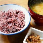 粟 - 黒米　大和芋の味噌汁
