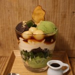 実身美 - 抹茶と黒ごまあんの和パフェ