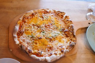 THREE BROTHERS PIZZA - ３種類のチーズを使ったスリーチーズPIZZA