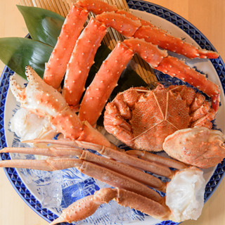 Real king crab, snow crab, and hairy crab. Enjoy the three major crabs, representative of Hokkaido's seafood.