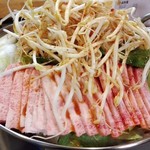 ホルモン ふとまる - 焼き鍋は、焼肉用のお肉を使います(•ө•)