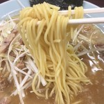 ラーメンショップ クロマル - 加水率が低い中細ストレート麺はラーショらしくない？