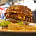 Nick&Renée - 横から見たチーズバーガー