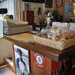 Nick&Renée - レジカウンターにはア・ビアントのラスクも