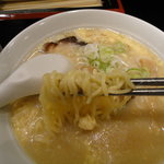 信長ラーメン - 麺リフト