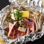 Grilled squid and mushrooms in foil/roast beef