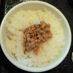 天香回味 - 天香薬膳クロレラ入り麺 1260円 の台湾風 豚そぼろご飯