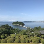 メインダイニングルーム - 部屋から望む早朝の竹島