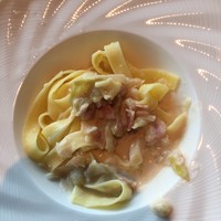 スカイビュッフェ51 - ホールチーズで仕上げるキャベツとベーコンのクリームパスタ