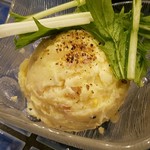 餃子工房 ギョィィィィィィン - 自家製ポテサラ290円