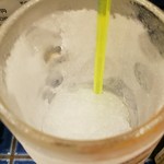 餃子工房 ギョィィィィィィン - シャリキンにノンアルビールを注ぐと・・・