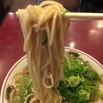 本家 第一旭 - 近藤製麺の「中太ストレート麺」を使用