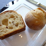 ル・マンジュ・トゥー - 特注品シニフィアンのパン
