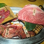 黒毛和牛まるごと一頭買い 炭火焼肉 道頓堀みつる - 