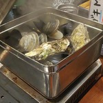 漢方和牛とかき小屋 池袋美久仁小路店 - ガンガン焼き 蒸し上がり時