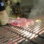 やきとり 正や - 親鳥もも串 炭焼き中、