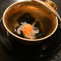 鮨 喜一 - 天然白海老と雲丹とワカメの酢の物