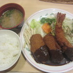 洋食屋 双平 - ミックス定食（ミンチカツ２個、エビフライ１本）８５０円　ご飯は少ない目にしてもらいました。