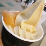 キハチ ソフトクリーム - 白桃