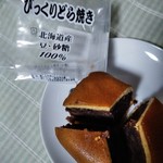 菓匠 泉寿庵 - 餡の塊に薄い
どら焼き皮が引っかかっていると思って下さい　130円衝撃!