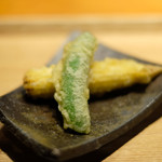 立場割烹 SSAW - 皐月の贅沢御膳 1000円 の姫とうきびとスナップエンドウの天ぷら
