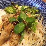 ベトナム南部伝統料理 フーン ナム - ブンチャー¥930 小振りな揚げ春巻きは勿論揚げたて、そーめんがおやっというほど美味しい。