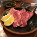 紅梅園 - H.30.5.1.昼 (塩)タン 980円