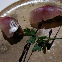 貝殻亭 - アミューズ／竹岡マリーナ漁港で揚がった鯵のバルサミコ酢のお寿司